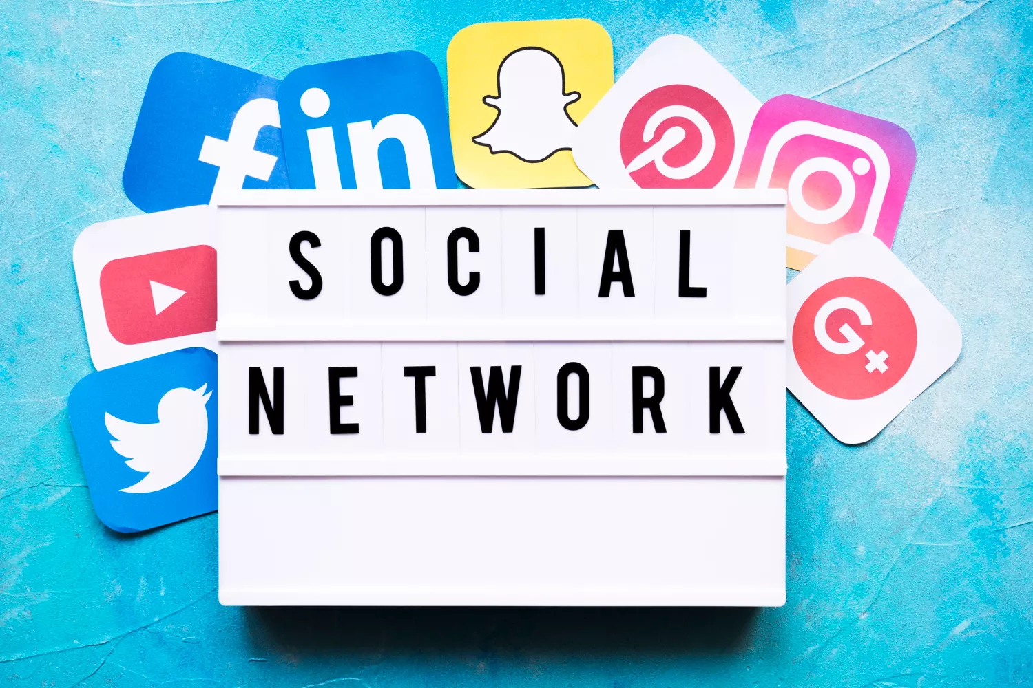 Comment Utiliser les Réseaux Sociaux pour Booster la Vente de Votre Bien Immobilier