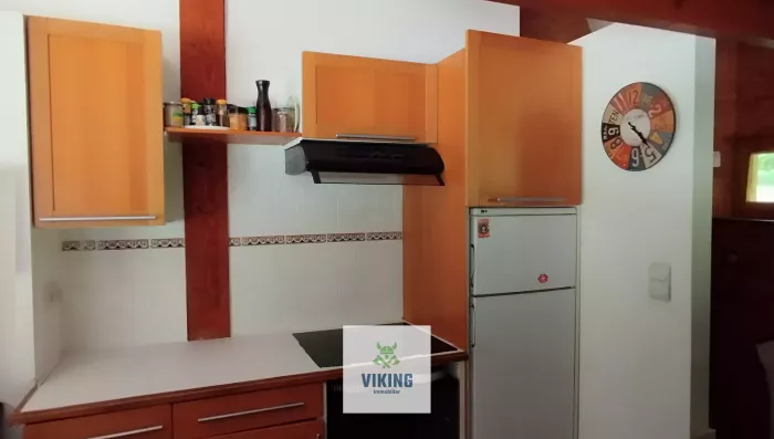 Maison d’architecte en bois dans un écrin de verdure