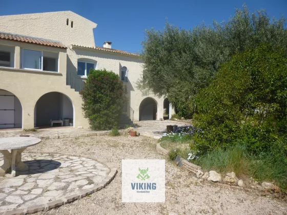 Villa spacieuse , proche centre ville