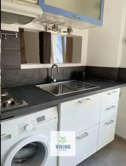 32 Avenue Victor Hugo, Paris, France