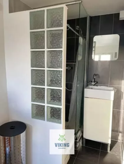 32 Avenue Victor Hugo, Paris, France