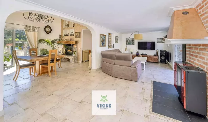 11 Chemin des Pins, 06530 Peymeinade, France